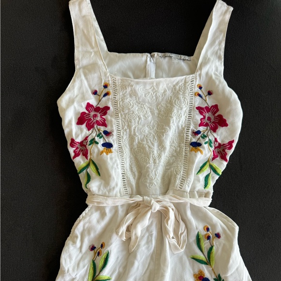 Guess Dresses & Skirts - Guess White and Floral Romper - Small/ 4